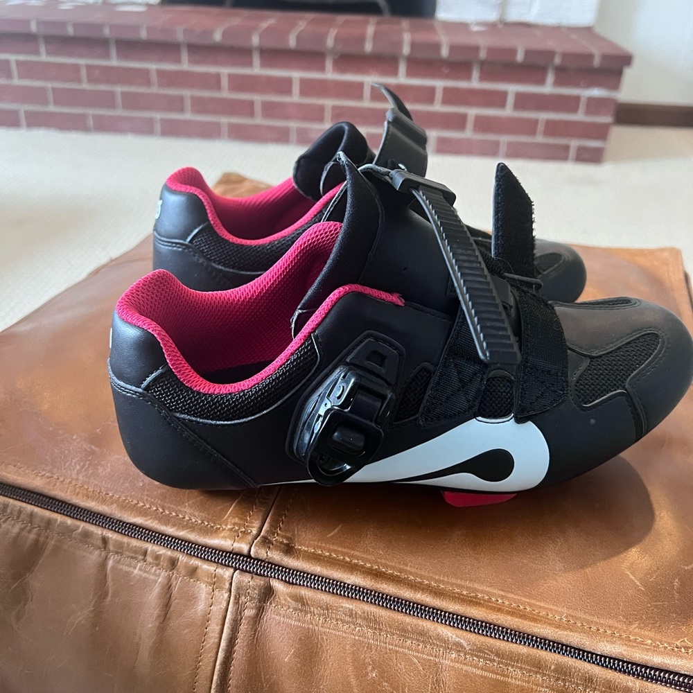 Peloton women’s bike shoes